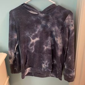I’m selling 2 Long sleeve shirts